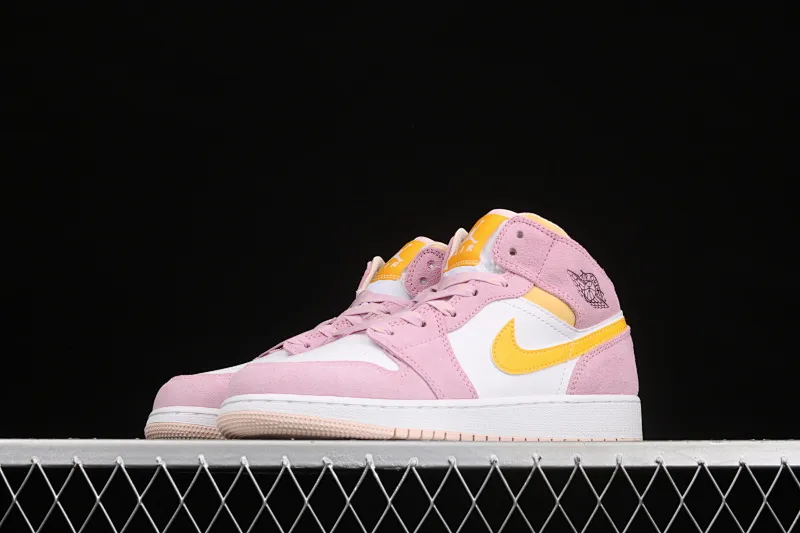 All categories Air Jordan Jordan series basketball shoes Air Jordan 1 Mid G version pure original Air Jordan 1 Mid AJ1 Joe 1 girl powder China basketball shoes DC9517-600